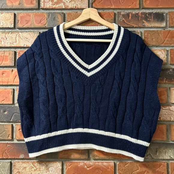 OAK + FORT Oversized Boxy Cableknit Academia V-Neck Sleeveless Sweater Vest - Picture 2 of 4